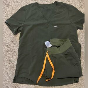 Figs Olive Scrub Set. Top and bottoms